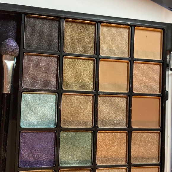32 color eyeshadow, very good quality - Picture 2 of 5